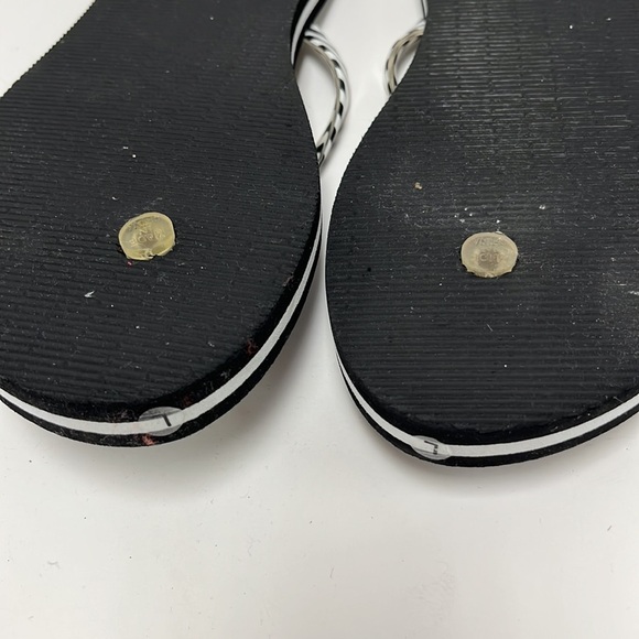 Vera Bradley flip flops! - Picture 2 of 6